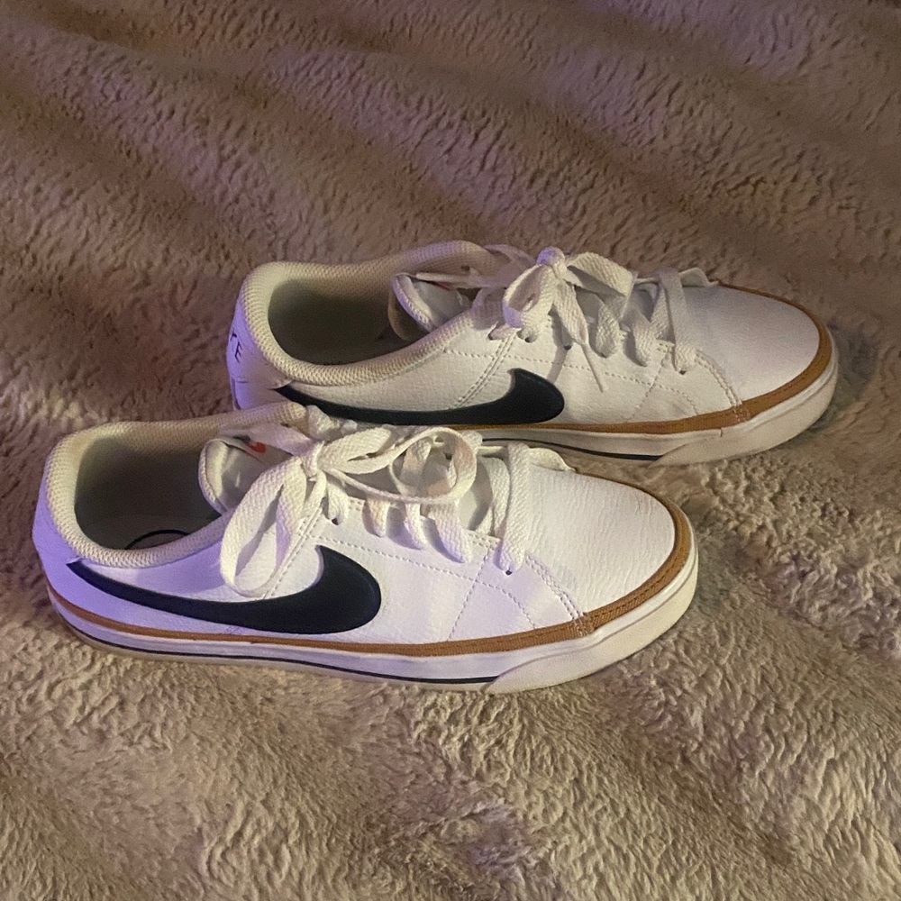 Nike White and Black Casual Shoes